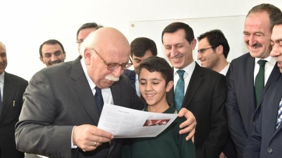 Bakan Avcı, karne dağıtım törenine katıldı
