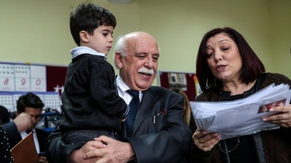 Bakan Avcı, karne dağıtım törenine katıldı