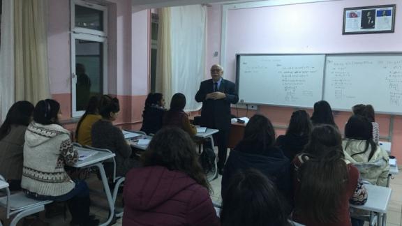 Bakan Avcı, telafi eğitimi gören öğrencileri ziyaret etti