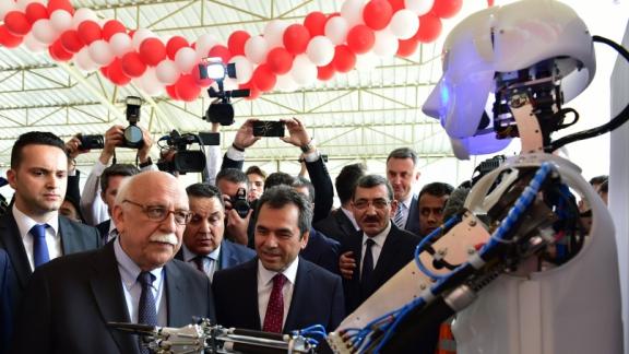 Bakan Avcı, 10. Uluslararası Robot Yarışması’na katıldı