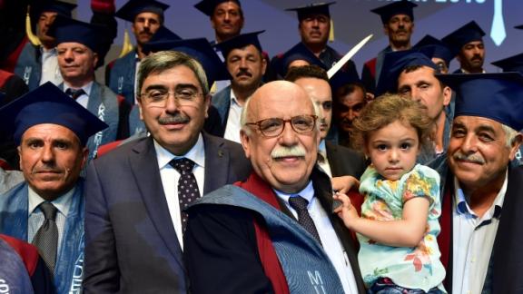 Bakan Avcı, Gaziantep’te Muhtar Akademisi Mezuniyet Töreni’ne katıldı