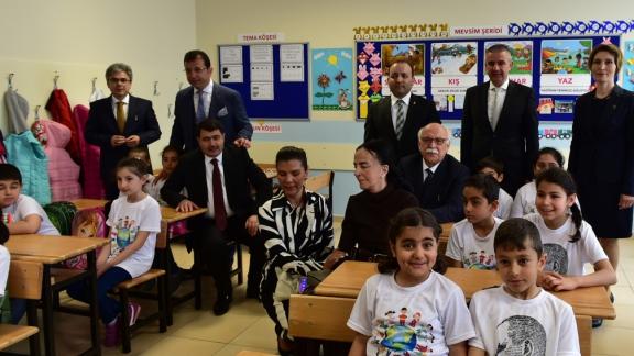 Bakan Avcı, Beylikdüzü’nde okul ve spor salonu açılışı yaptı