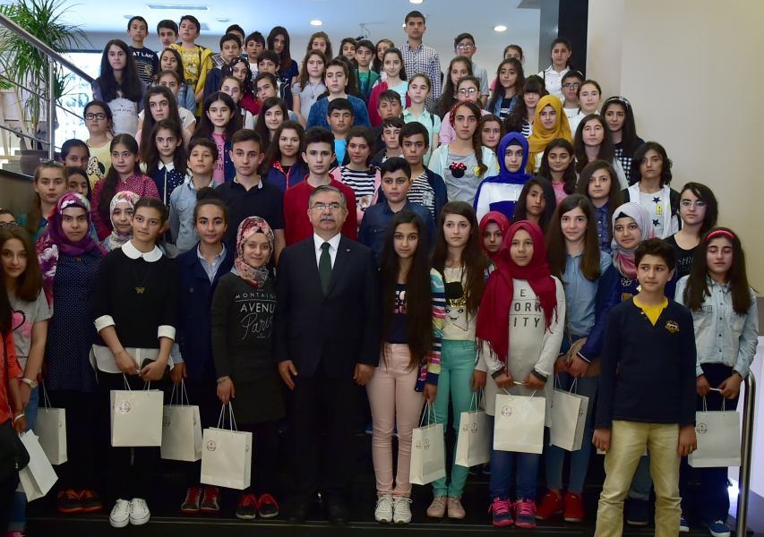 Bakan Yılmaz: Her şeyi öğretmenlerimize borçluyuz
