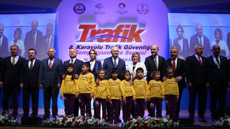 Bakan Yılmaz, Başbakan Yıldırım ile birlikte 8. Karayolu Trafik Güvenliği Sempozyumu´na katıldı