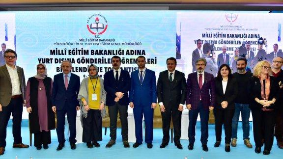 Tekin, yurtdışına gönderilen öğrencileri bilgilendirme toplantısına katıldı
