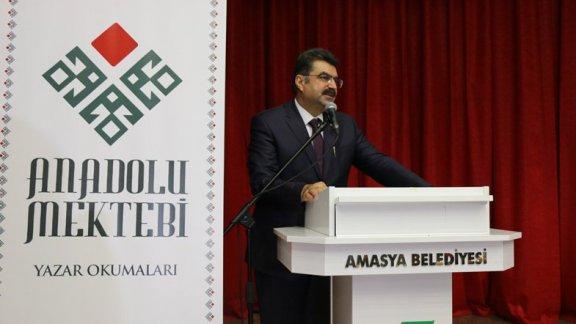 Erdem, Amasya’da “Anadolu Mektebi Yazar Okumaları” paneline katıldı