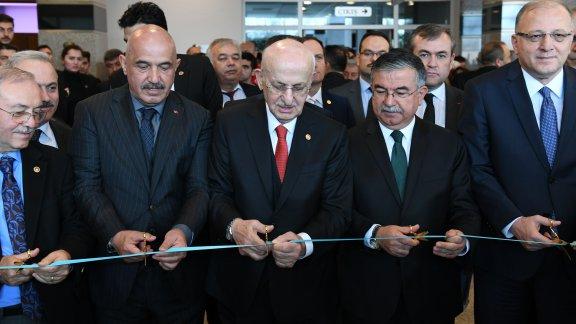 TBMM Başkanı Kahraman ve Bakan Yılmaz, "Maddeden Manaya" temalı serginin açılışına katıldı