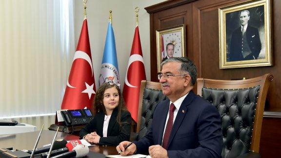 Bakan Yılmaz, 23 Nisan çocuklarını kabul etti