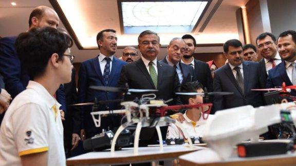 Bakan Yılmaz, "İleri Teknoloji Okulları Tanıtım Programı"na katıldı