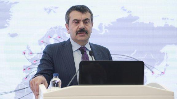 Tekin, yurt dışına gönderilen öğrencileri bilgilendirme toplantısına katıldı
