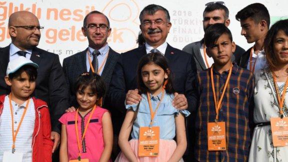 Bakan Yılmaz, Sağlıklı Nesil Sağlıklı Gelecek Yarışması Ödül Töreni’ne katıldı