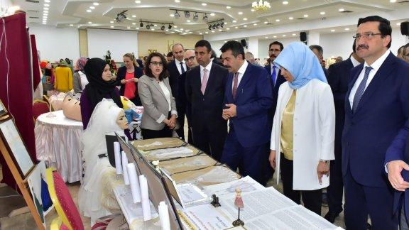 Müsteşar Tekin, Keçiören Halk Eğitimi Merkezi Yılsonu Sergisi´nin açılışına katıldı