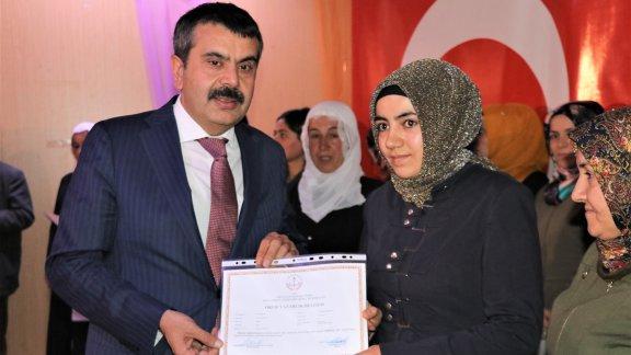 Tekin: Okul dışı 18 yaş üstüne 4 bin çeşit kurs veriyoruz