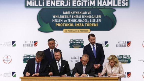 Bakan Yılmaz ve Bakan Albayrak, Millî Enerji Eğitim Hamlesi Protokol İmza Töreni’ne katıldı