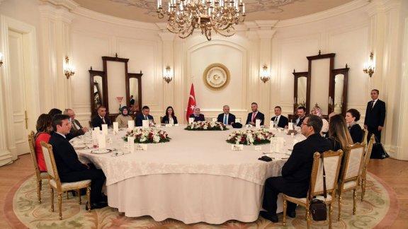 Başbakan Yıldırım ve Bakan Yılmaz, Çankaya Köşkü´nde öğretmenlerle iftarda bir araya geldi