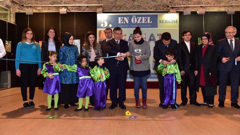 Bakan Yılmaz, "Sanata Engel Yok” sergisinin açılışına katıldı