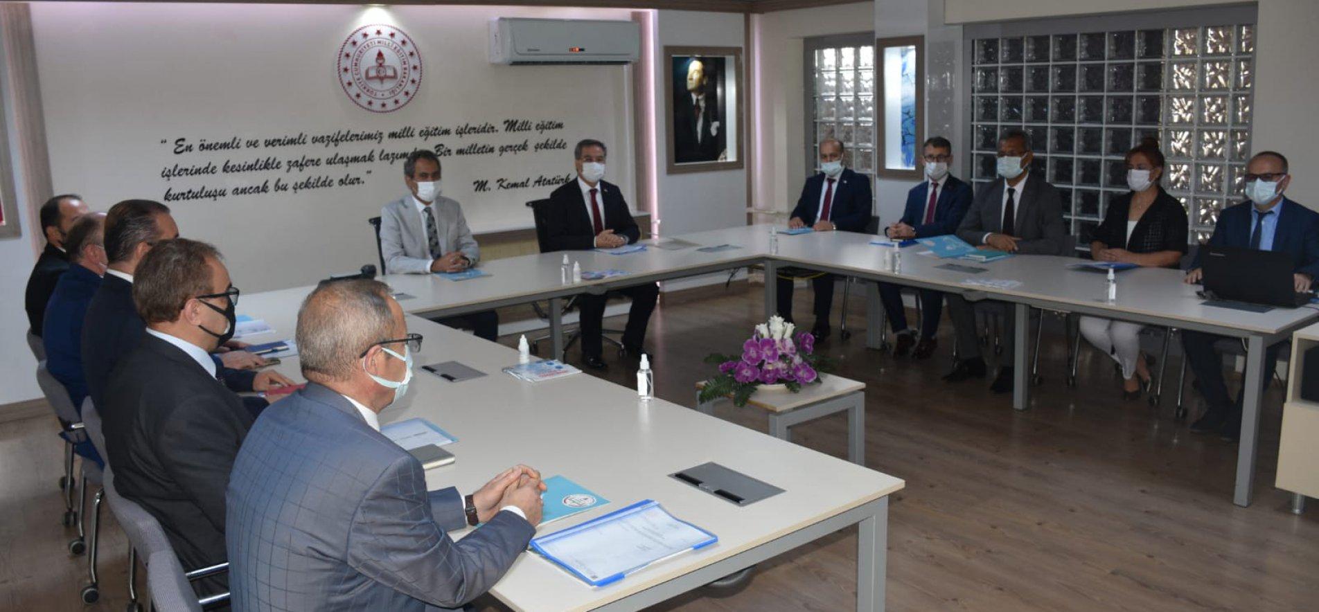 BAKAN YARDIMCISI ÖZER: