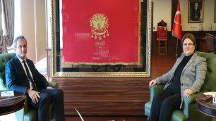 BAKAN ÖZER, AİLE VE SOSYAL HİZMETLER BAKANI YANIK'I ZİYARET ETTİ