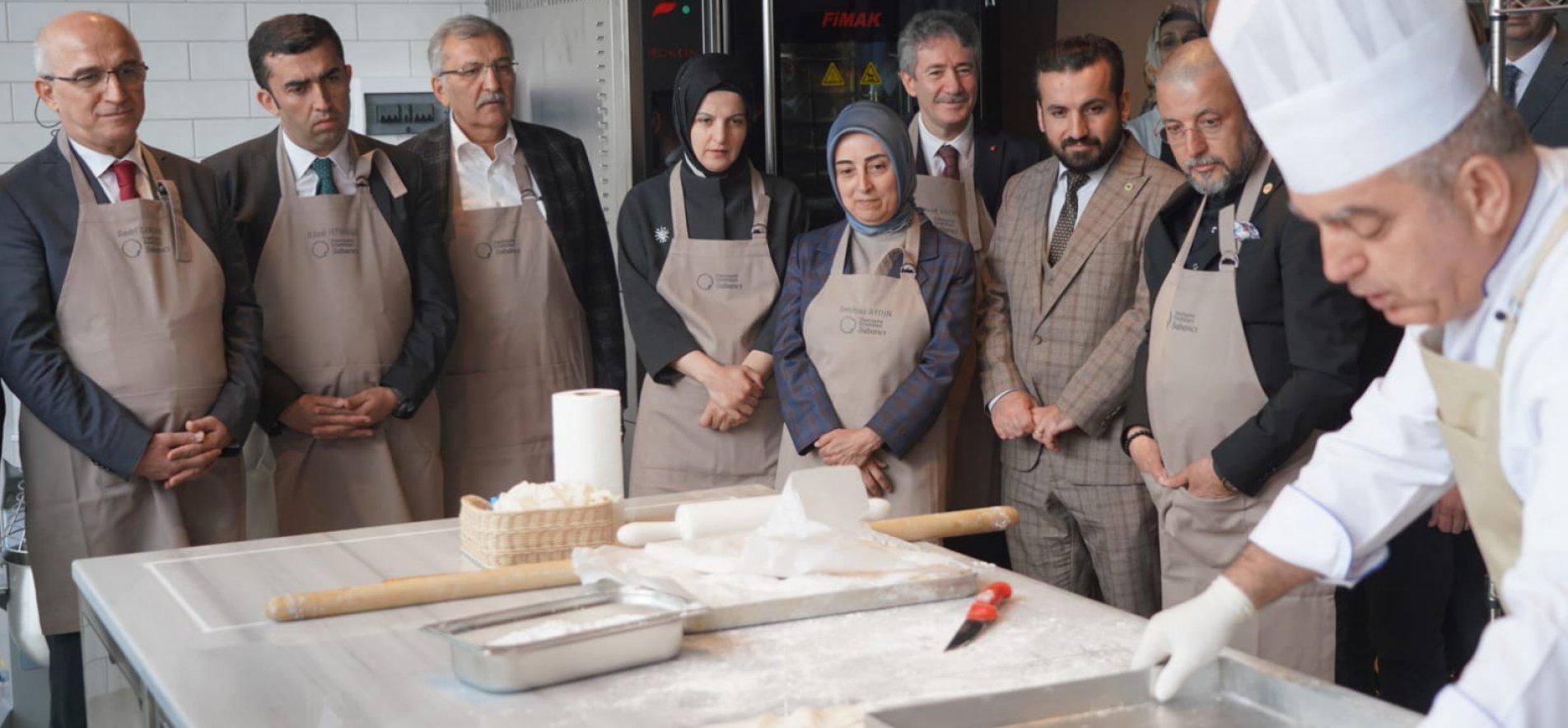 BAKAN YARDIMCISI ŞENSOY,
