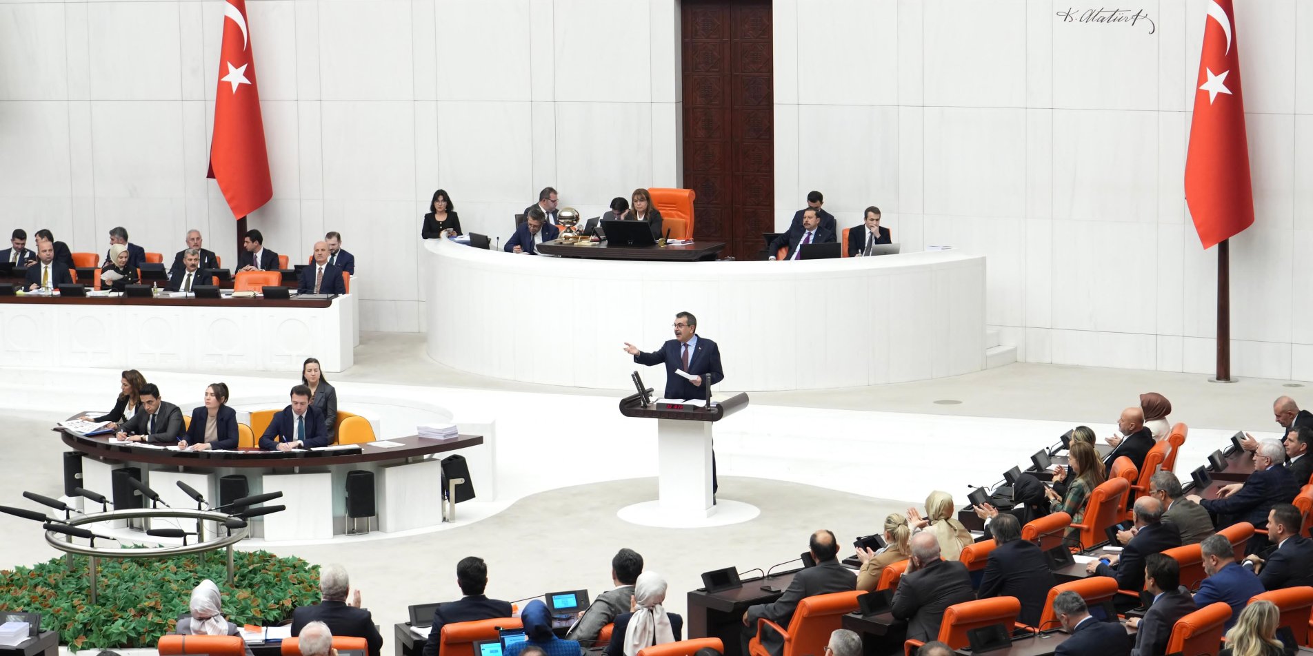 BAKAN TEKİN, MEB'İN 2025 YILI BÜTÇESİ ÜZERİNE TBMM GENEL KURULUNA HİTAP ETTİ