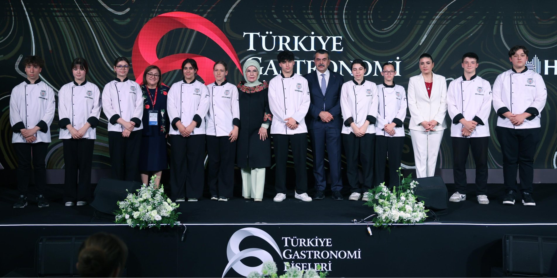 EMİNE ERDOĞAN VE BAKAN TEKİN, 
