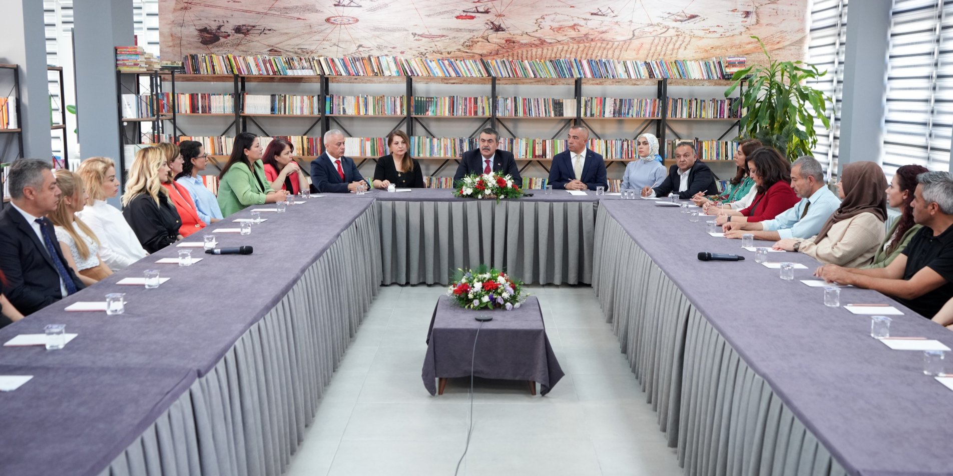 BAKAN TEKİN, MESLEKİ ÇALIŞMA PROGRAMI DOLAYISIYLA CANLI YAYINDA ÖĞRETMENLERE HİTAP ETTİ