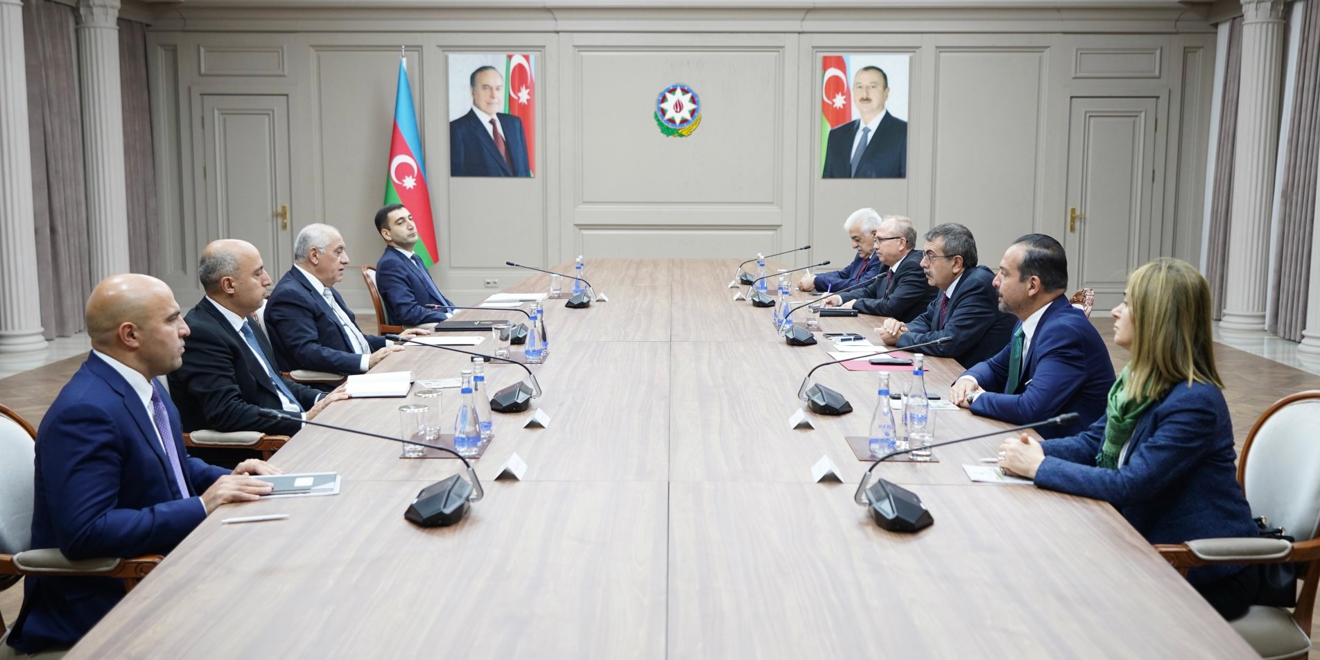 BAKAN TEKİN, AZERBAYCAN BAŞBAKANI ASADOV İLE GÖRÜŞTÜ