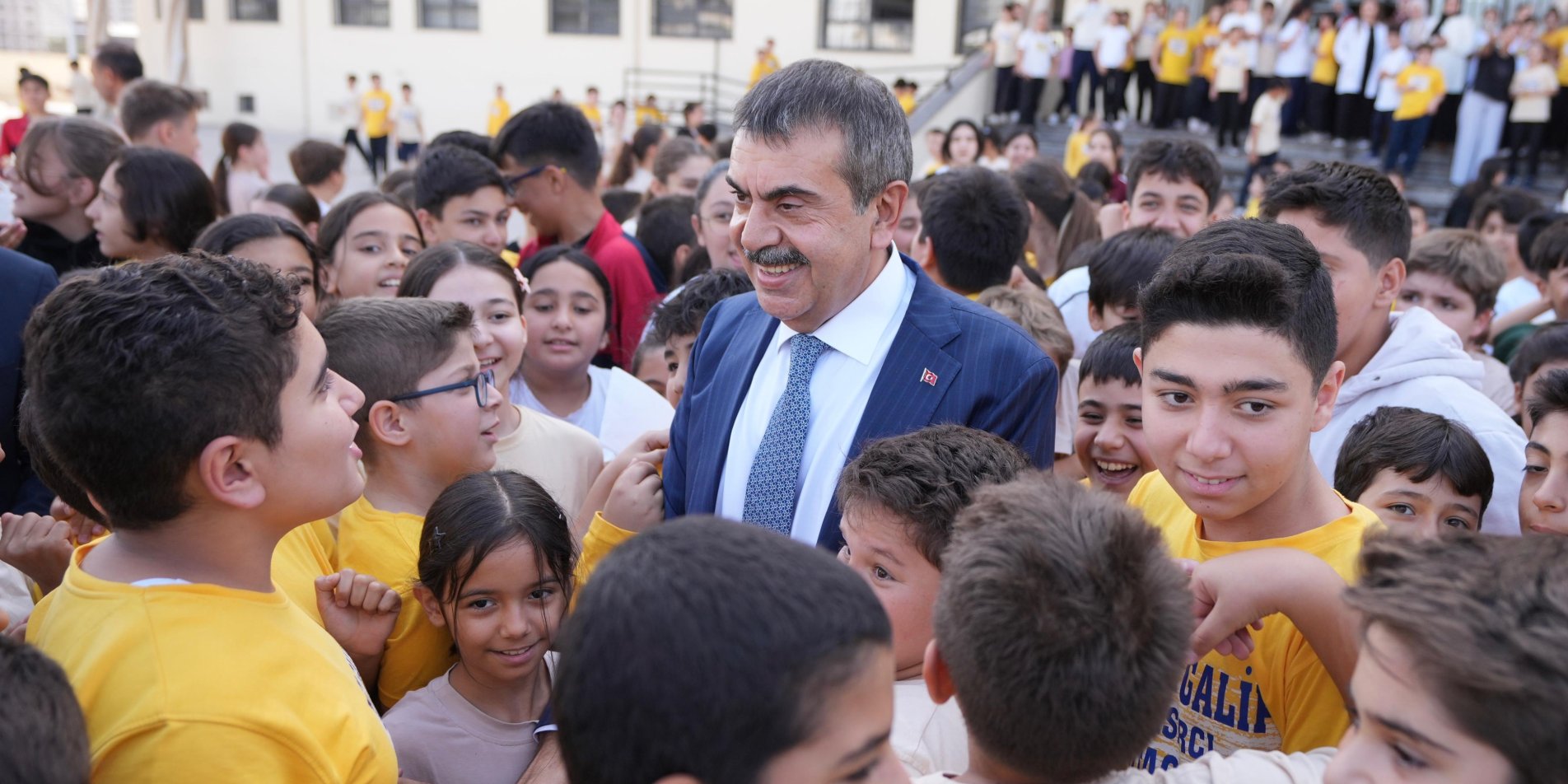BAKAN TEKİN'DEN GAZİANTEP'TE SÜRPRİZ OKUL ZİYARETİ