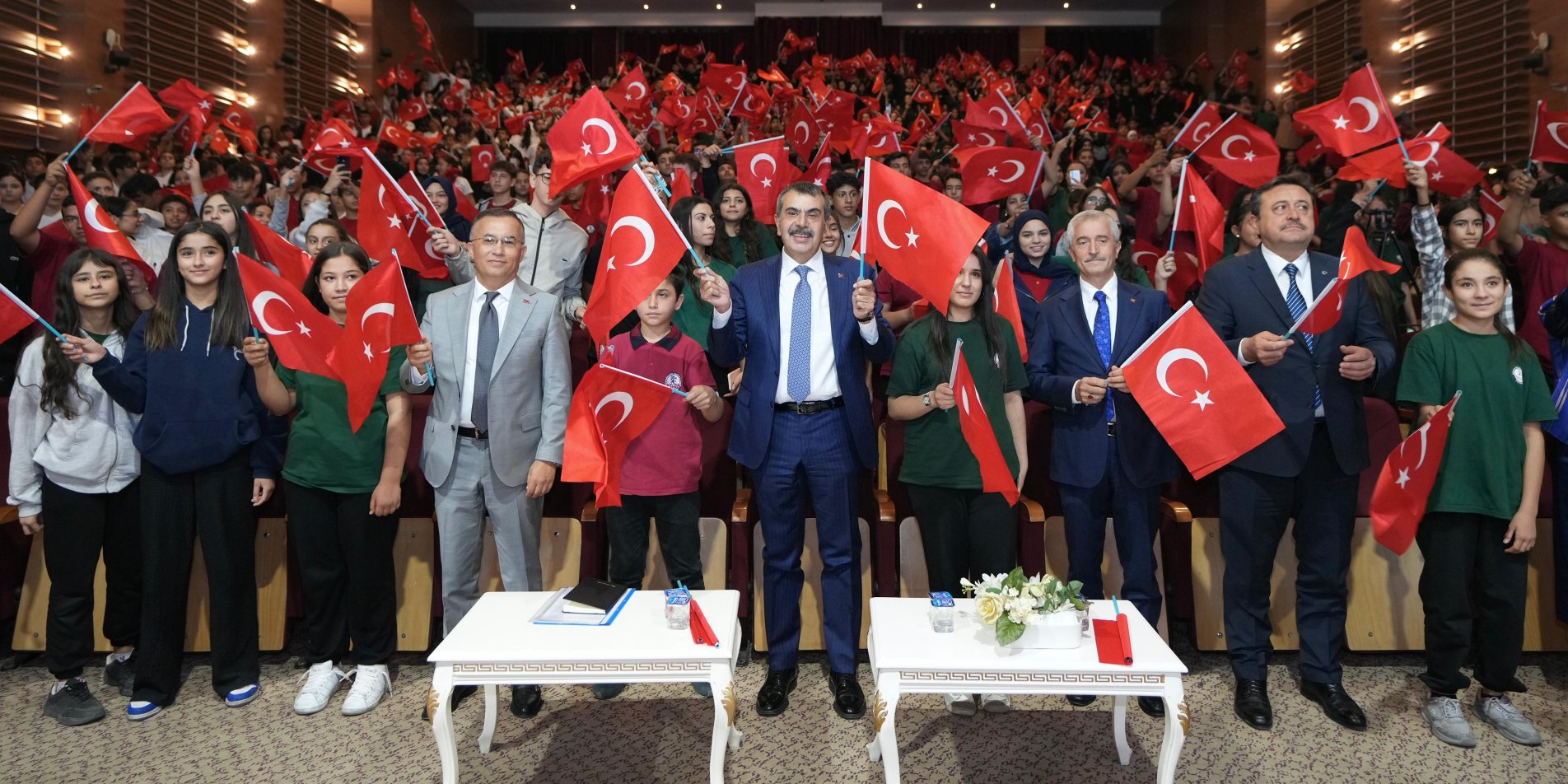 BAKAN TEKİN, 