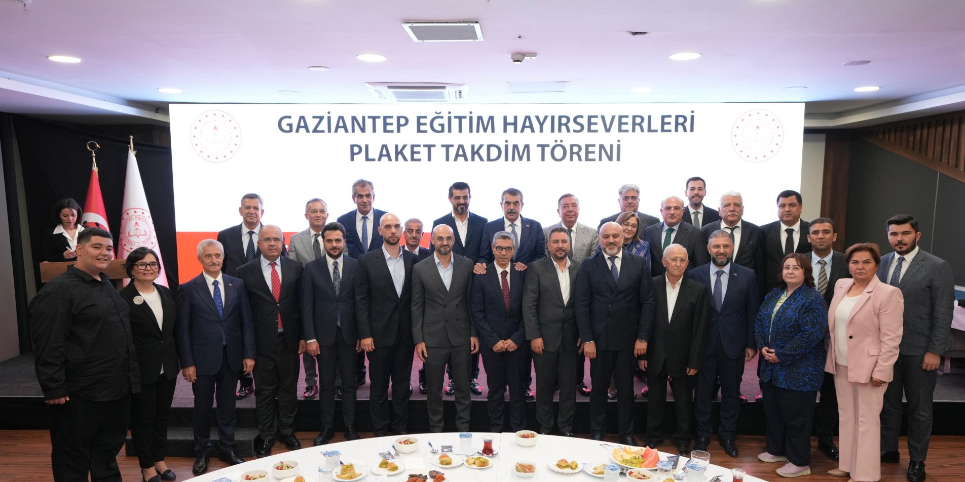 GAZİANTEP'TE EĞİTİM HAYIRSEVERLERİ PLAKET TAKDİM TÖRENİ GERÇEKLEŞTİRİLDİ