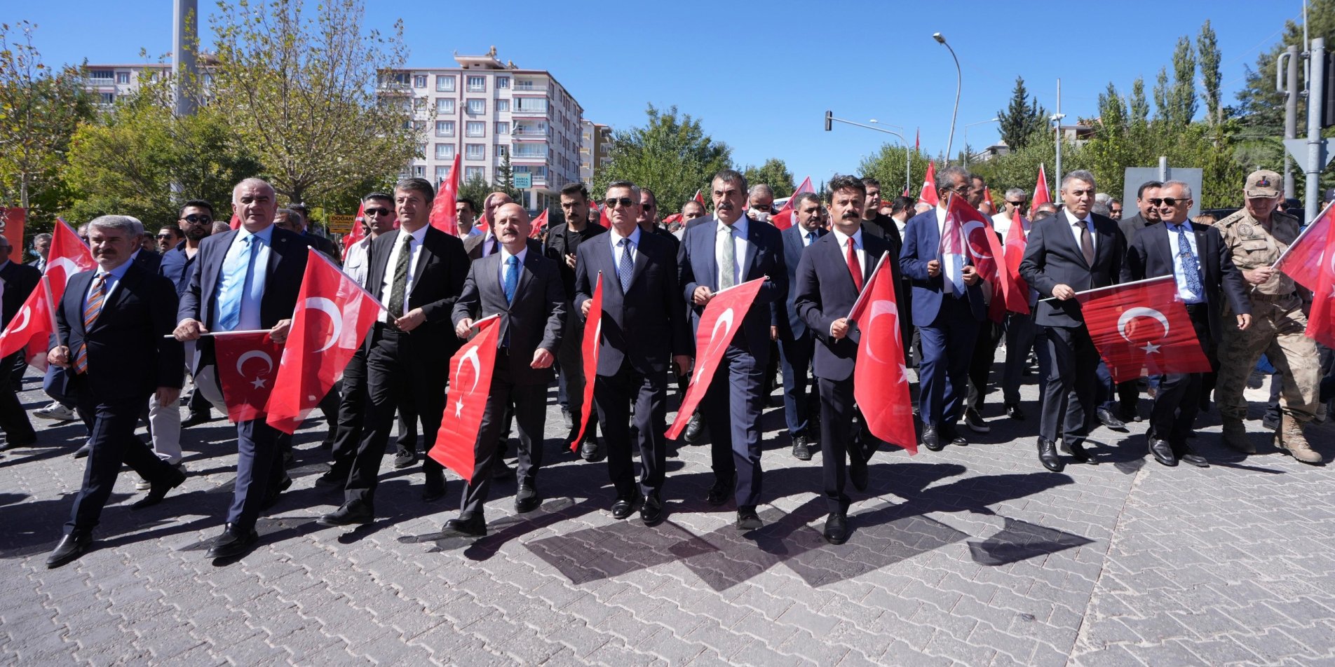 BAKAN TEKİN, ADIYAMAN BESNİ'DE 