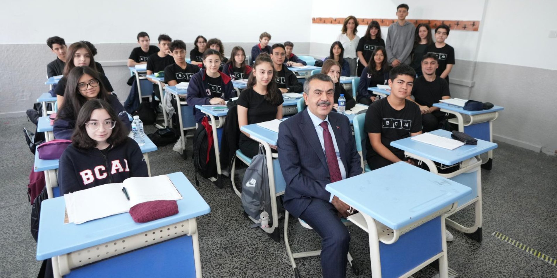BAKAN TEKİN, ÖĞRENCİ DAVETİ ÜZERİNE BETÜL CAN ANADOLU LİSESİNİ ZİYARET ETTİ
