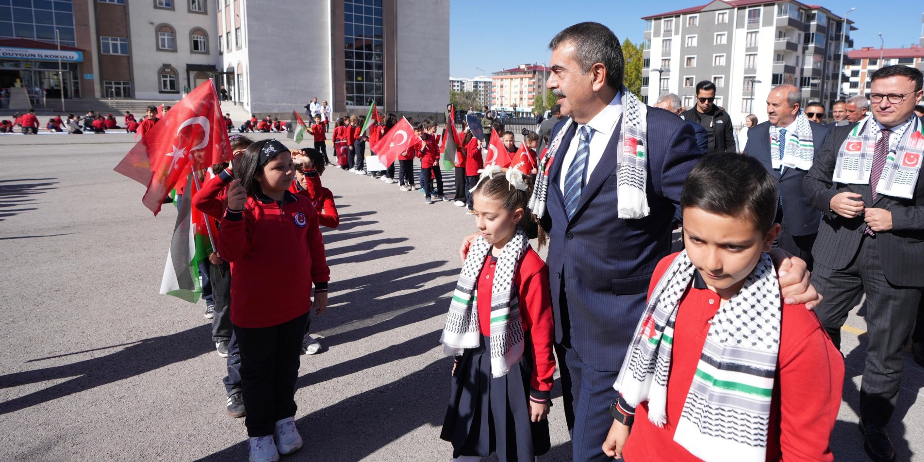BAKAN TEKİN, ERZURUM'DA 