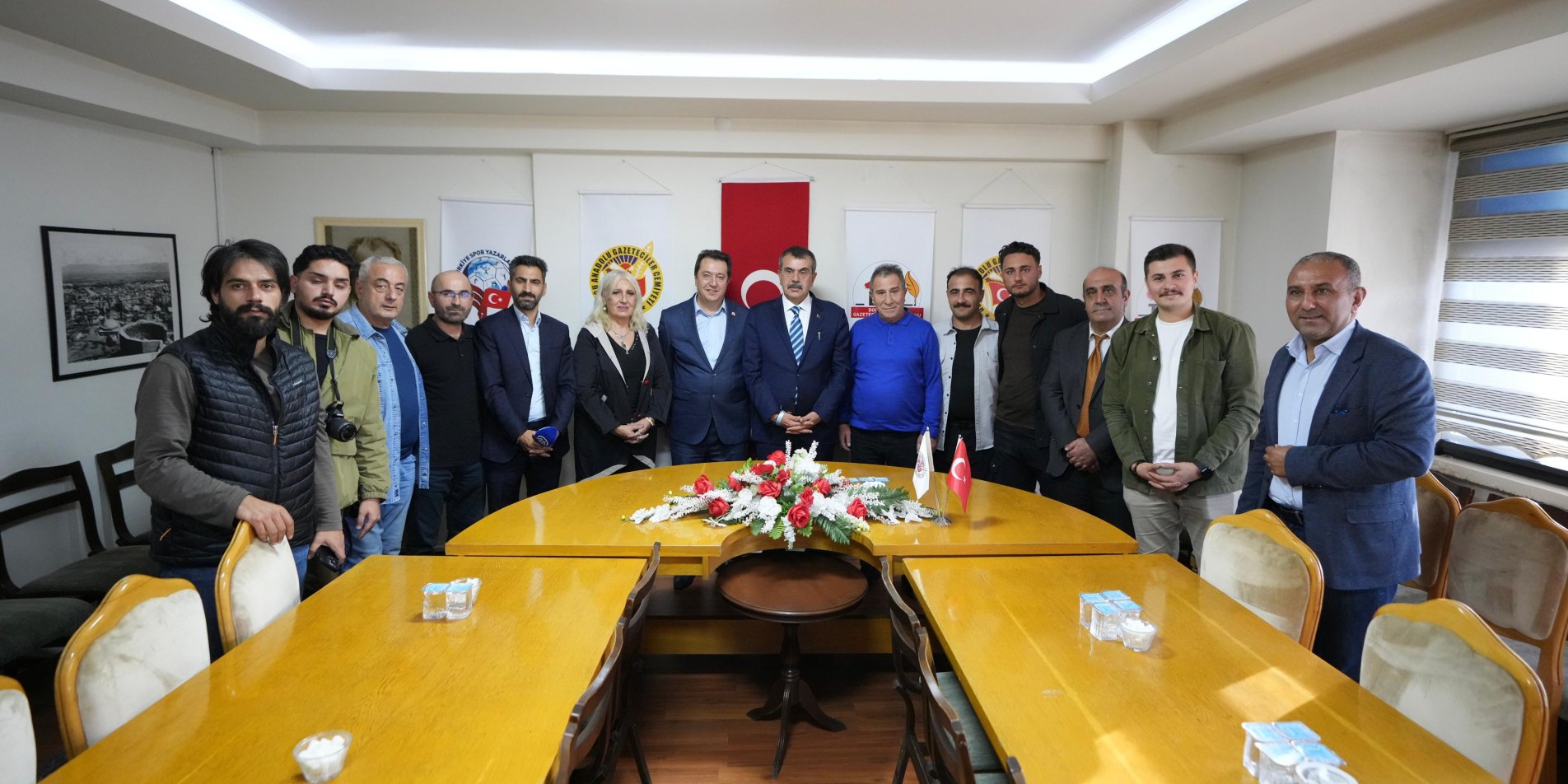 BAKAN TEKİN'DEN DOĞU ANADOLU GAZETECİLER CEMİYETİNE ZİYARET