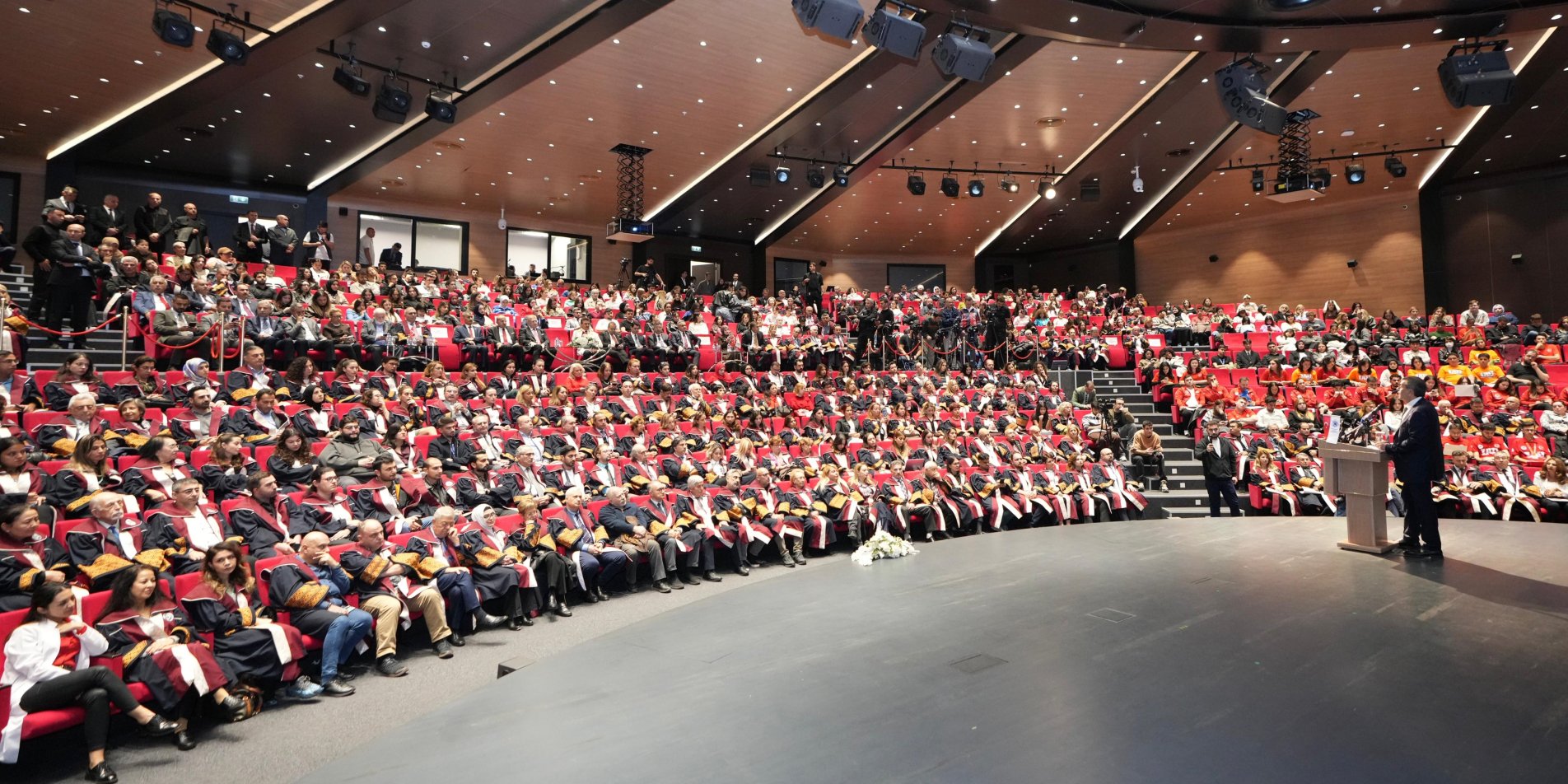 BAKAN TEKİN, İSTANBUL AYDIN ÜNİVERSİTESİ AKADEMİK YIL AÇILIŞ TÖRENİ'NE KATILDI